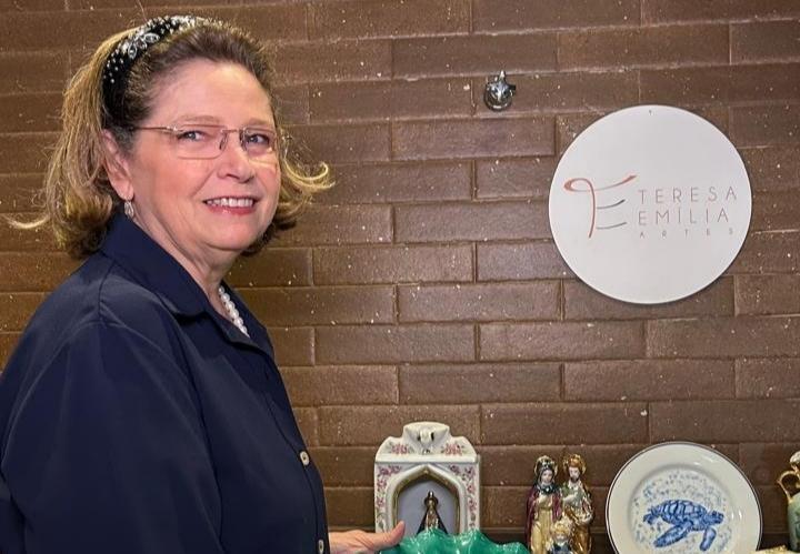 Dra Teresa Emília faz da arte em porcelana uma terapia