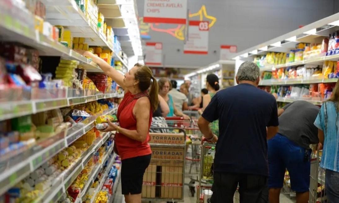 Preços dos alimentos jogam a inflação para baixo