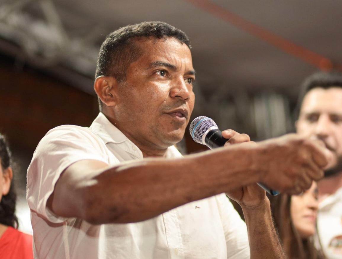 Prefeito Aluízio Vaz não quer "traidores" na sua gestão