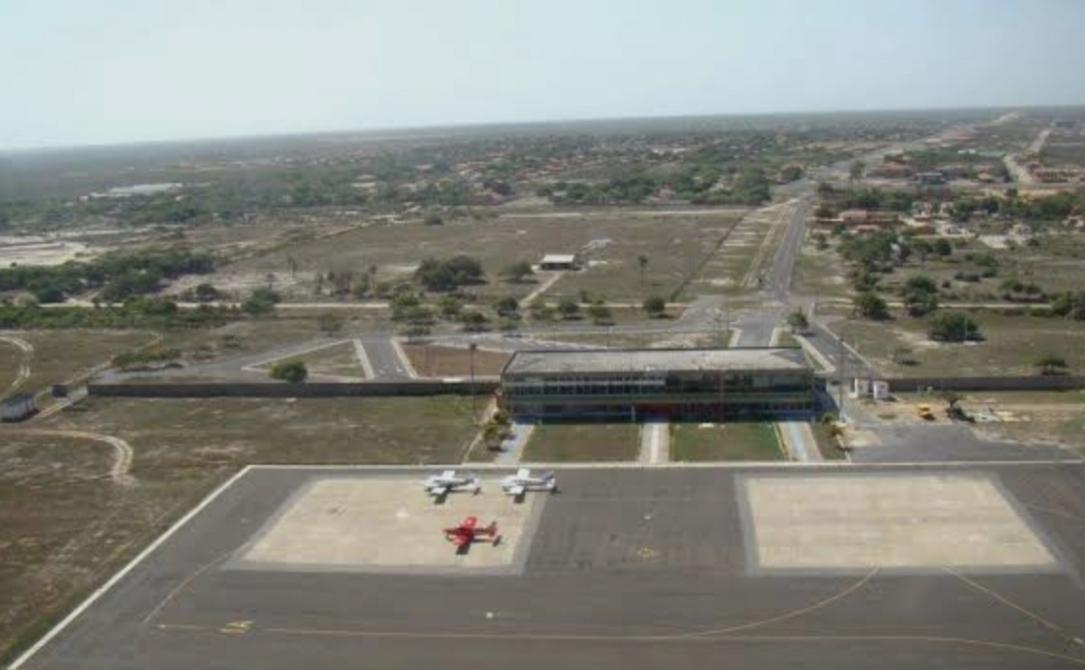 Vegetação seca e vento forte ajudaram a espalhar o fogo nas proximidades do aeroporto de Parnaíba