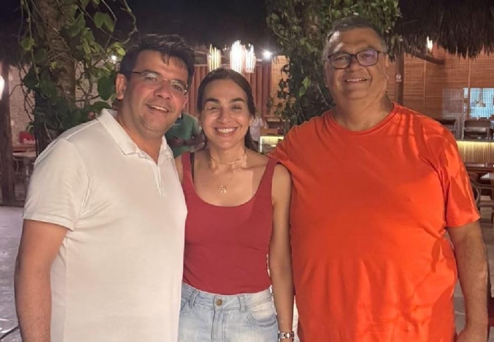 Rafael Fonteles com a esposa, Izabel e o ministro Flávio Dino
