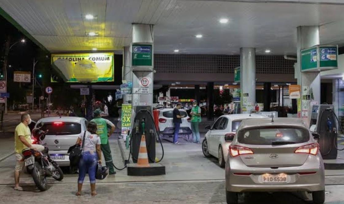 O preço da gasolina na bomba nunca segue a redução dada pela Petrobras