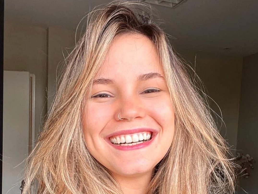 Jornalista Flávia Bacelar morre aos 31 anos vítima de câncer na coluna em Teresina