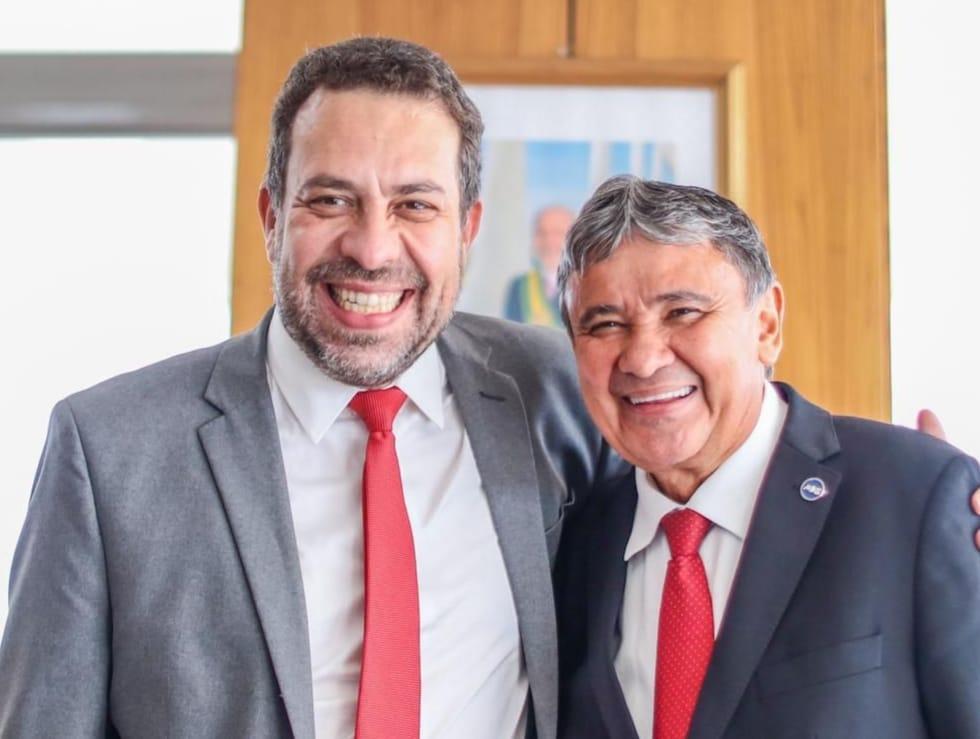 Os ministros Guilherme Boulos e Wellington Dias em Teresina