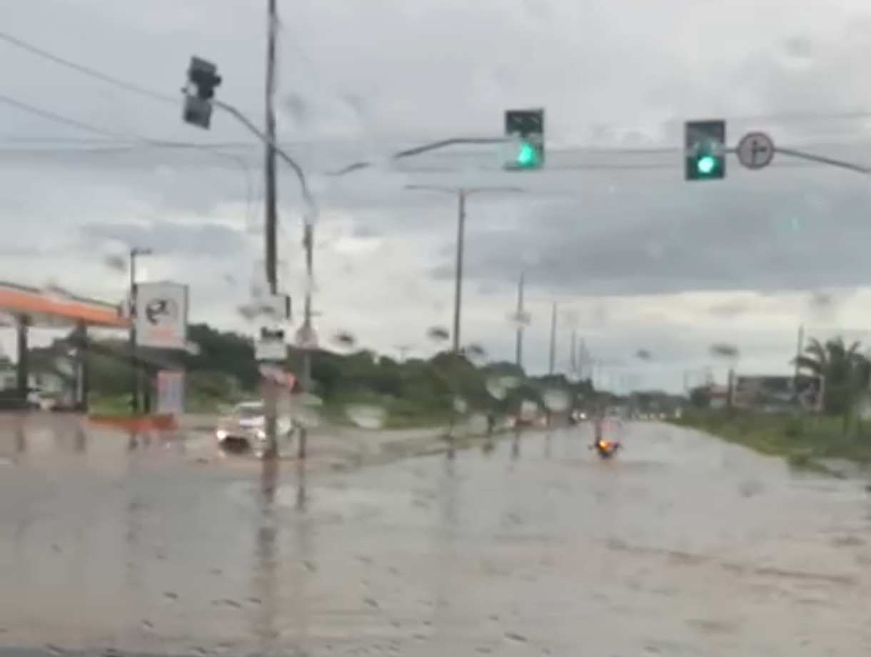 Sem drenagem, Avenida Poti Velho, na zona norte de Teresina, vira um rio a cada chuva