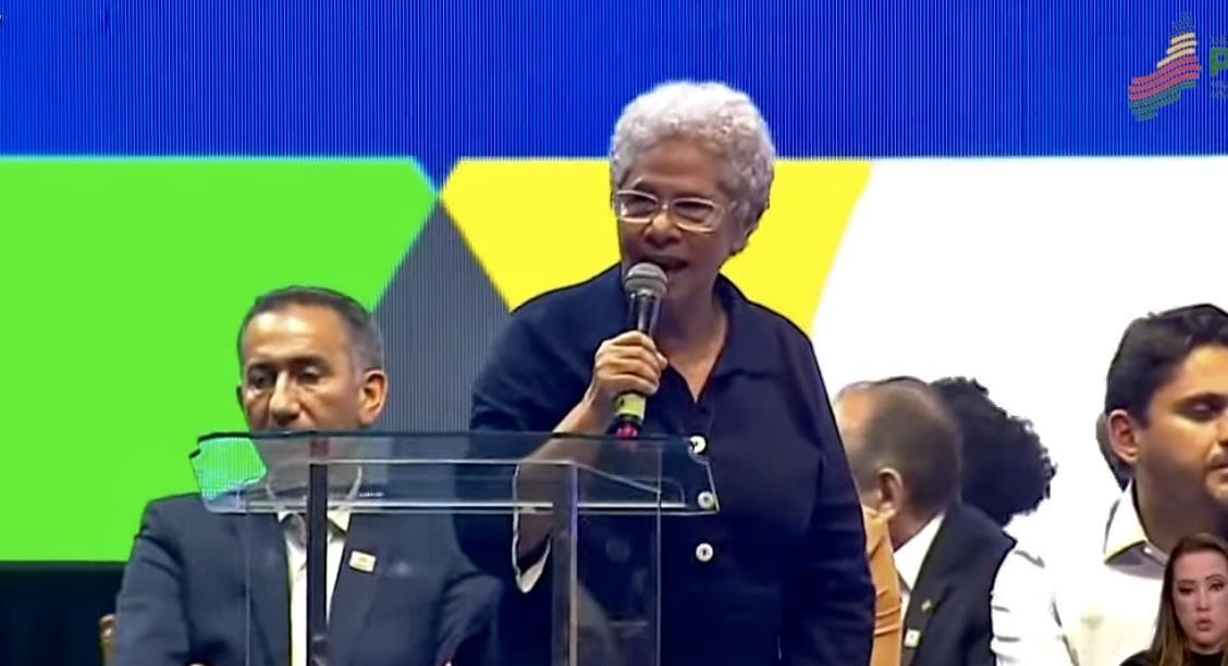 Secretaria Regina Sousa