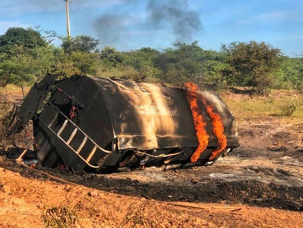 O veículo havia acabado de abastecer e pegou fogo