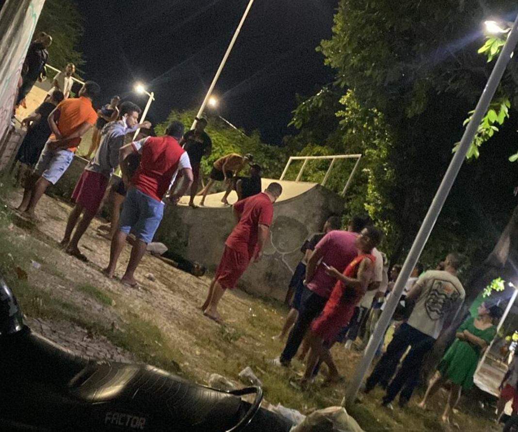 O crime ocorreu por volta das 19h30 e a vítima foi morta com um tiro no ouvido