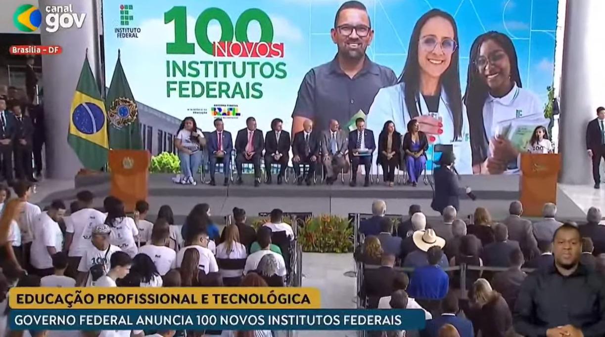Cerimônia de anúncio de 100 novas instituições federais