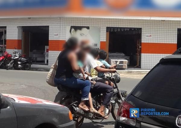 Internauta flagra seis pessoas em uma moto