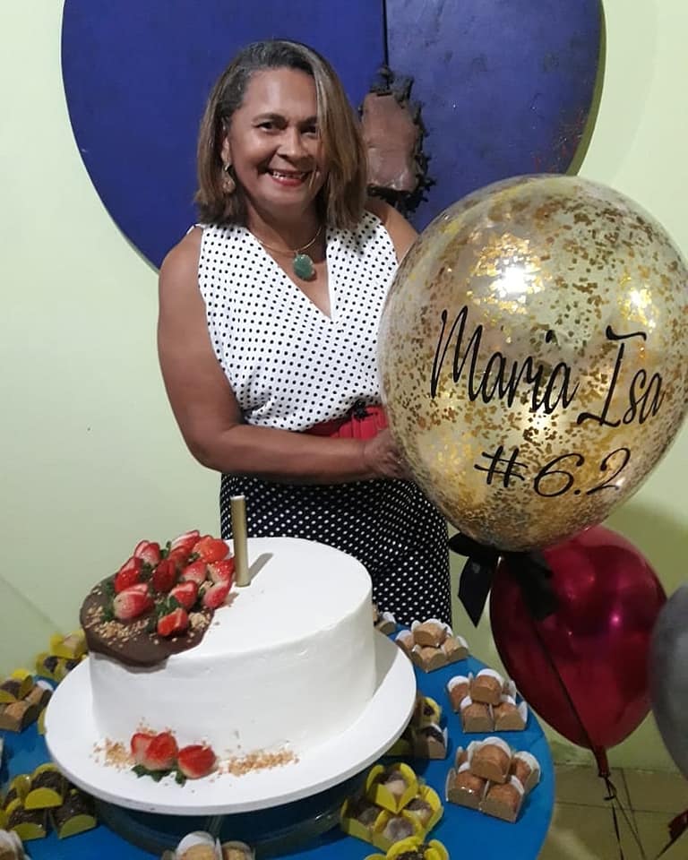 MARIA Isa Rodrigues Mota na noite de seu happy birthday