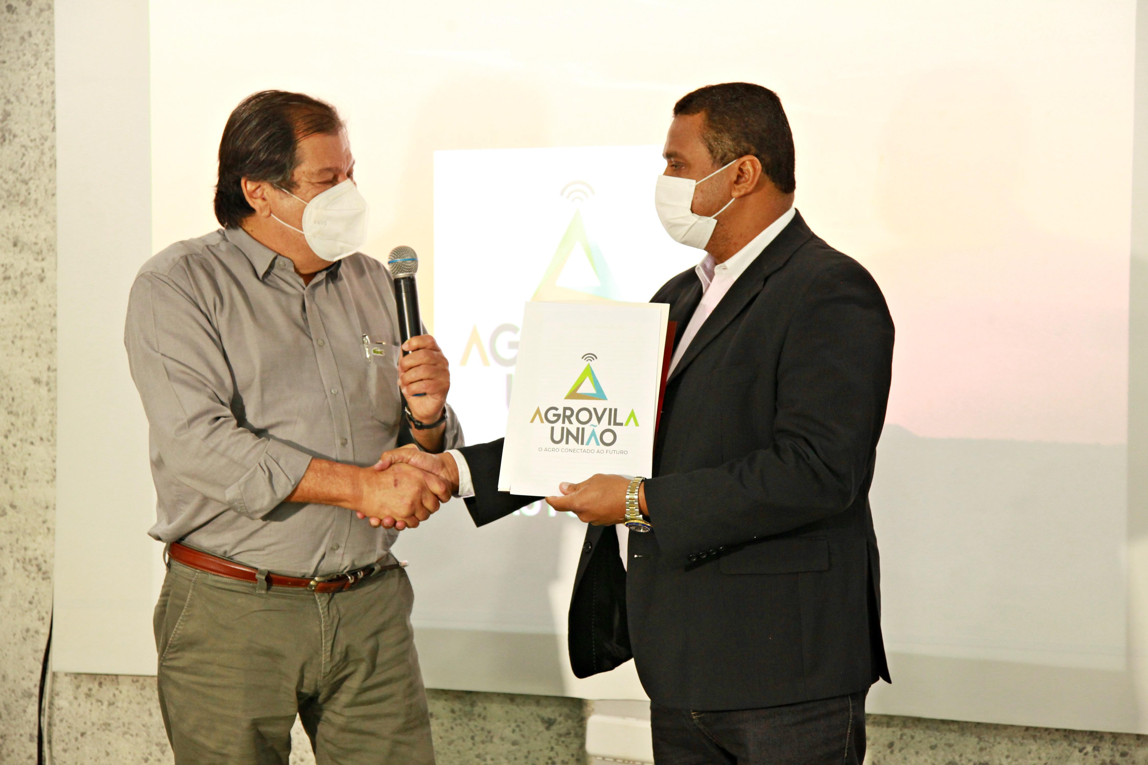 José Nogueira Neto e o prefeito de Brejo do Piauí Fabiano Lira