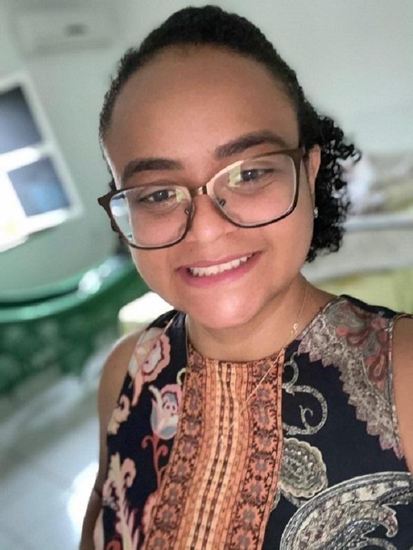 Laiane é enfermeira do HUT