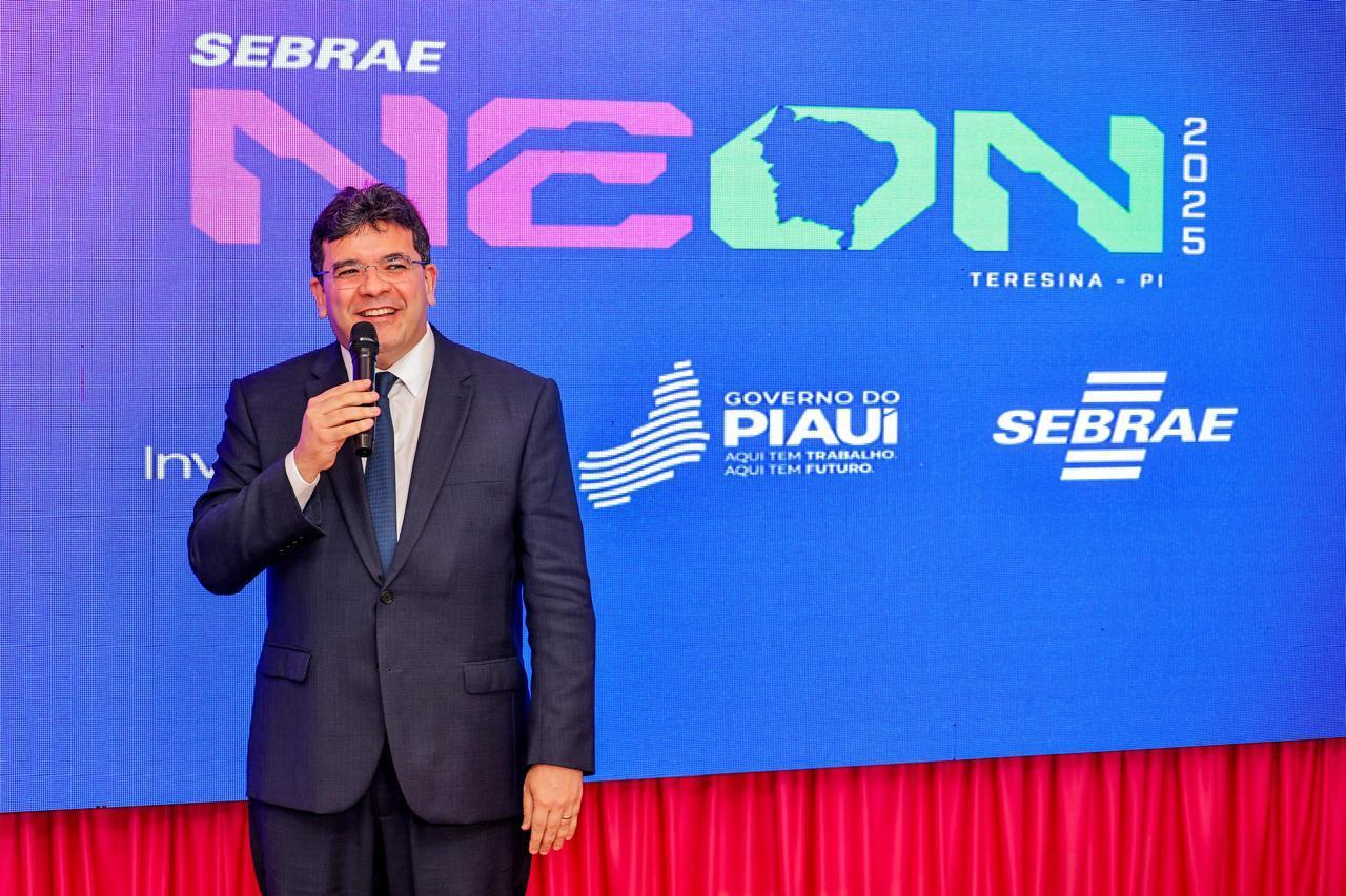 O governador Rafael Fonteles no lançamento do NEON (Nordeste ON)