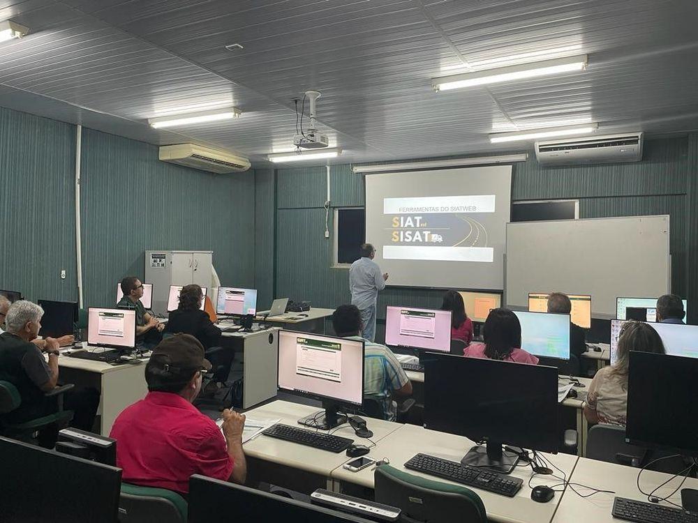 Servidores participam de capacitações e treinamentos
