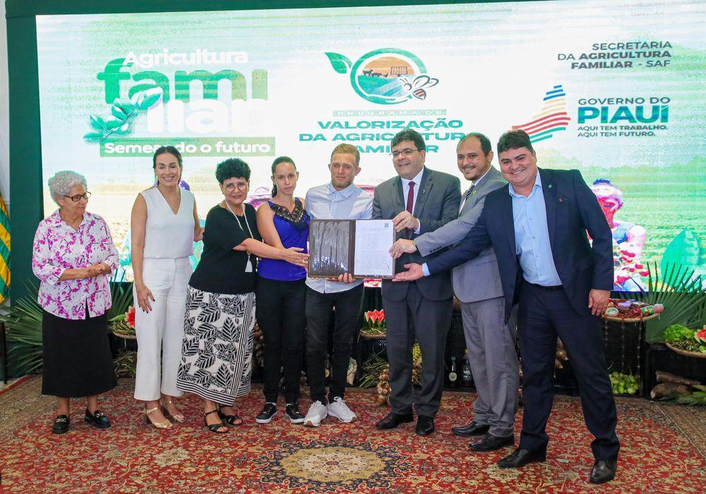 Governador anuncia programas para agricultura familiar