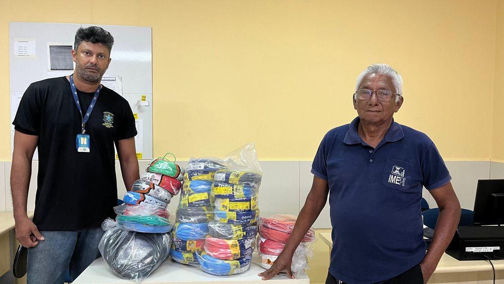 Os produtos foram apreendidos de lojas da capital