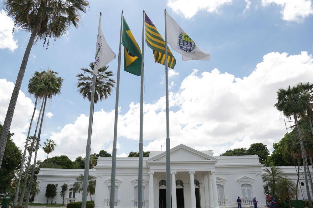 Bandeiras devem ser hasteadas em todos os órgãos públicos