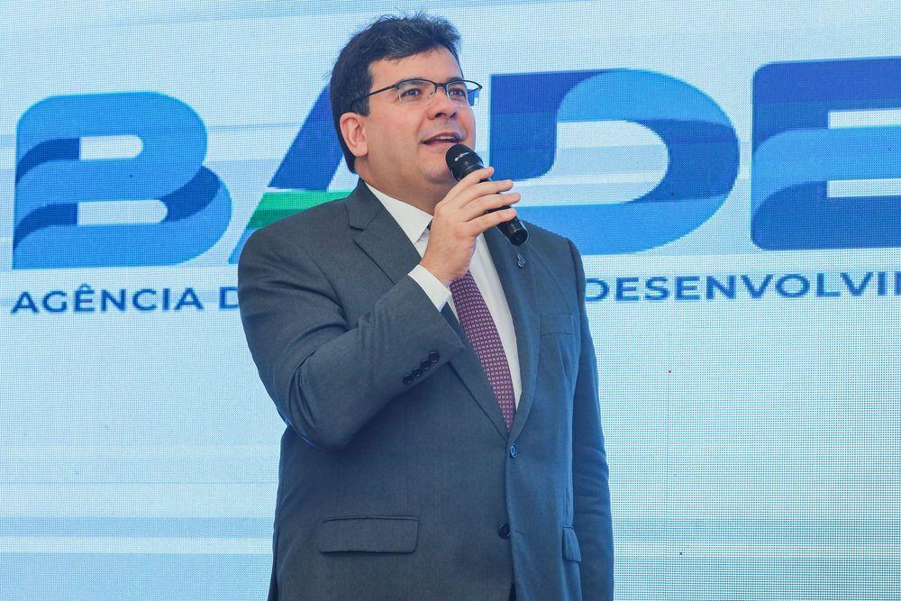 O governador Rafael Fonteles