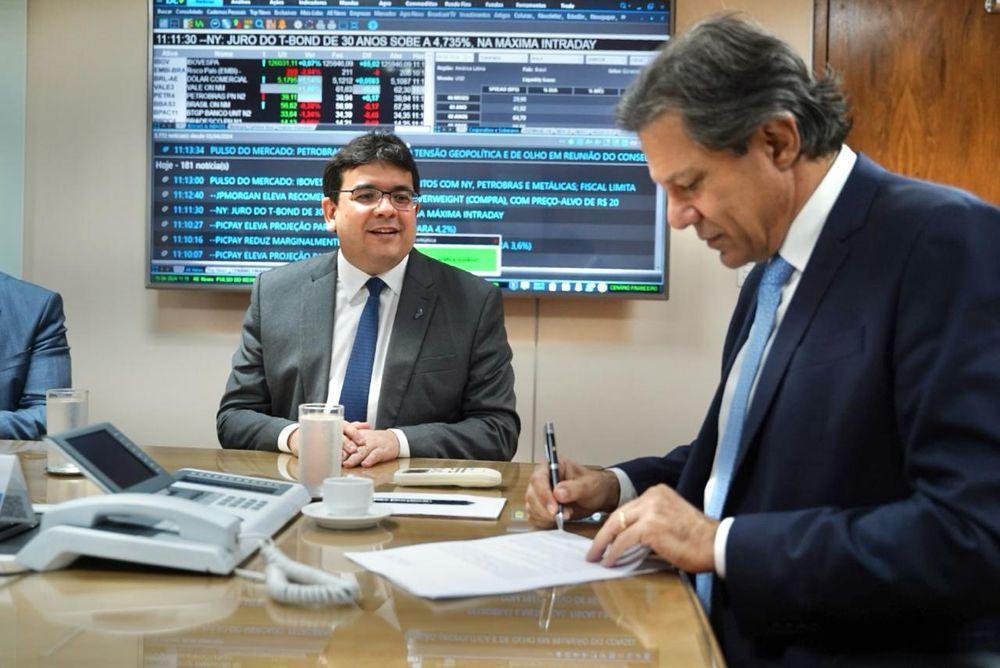 Ministro da Fazenda, Fernando Haddad, recebeu o governador Rafael Fonteles em seu gabinete, em Brasília