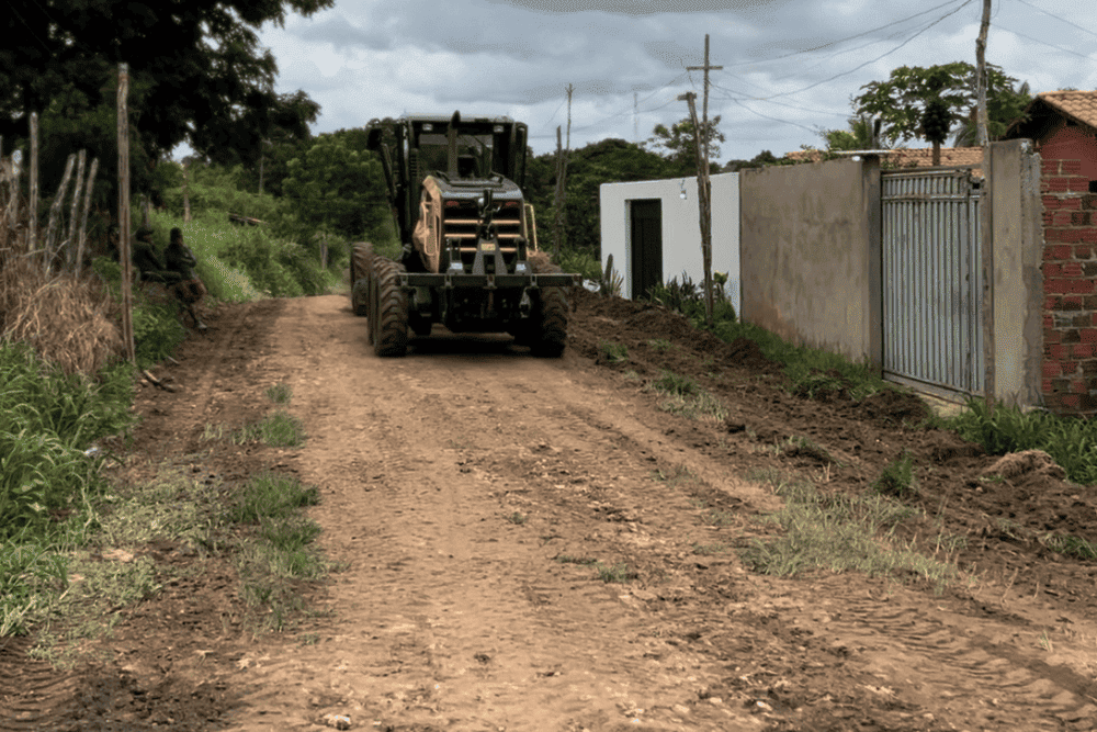 Mais de R$ 300 mil estão sendo investidos no calçamento das ruas do conjunto Parque Xixá