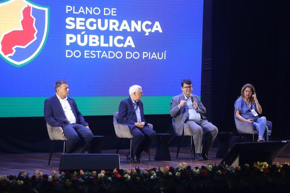 A Plenária reuniu vários representantes para discutir sobre a segurança pública do estado