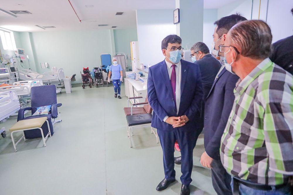 Rafael Fonteles em visita ao Hospital Infantil