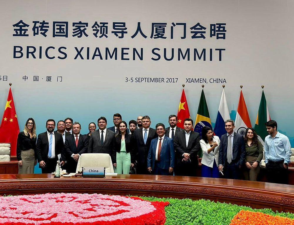 Rafael Fonteles visita Centro de Parceria dos BRICS