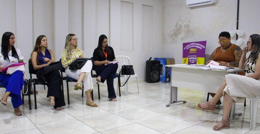 Reunião sobre o fortalecimento da rede de atendimento às mulheres