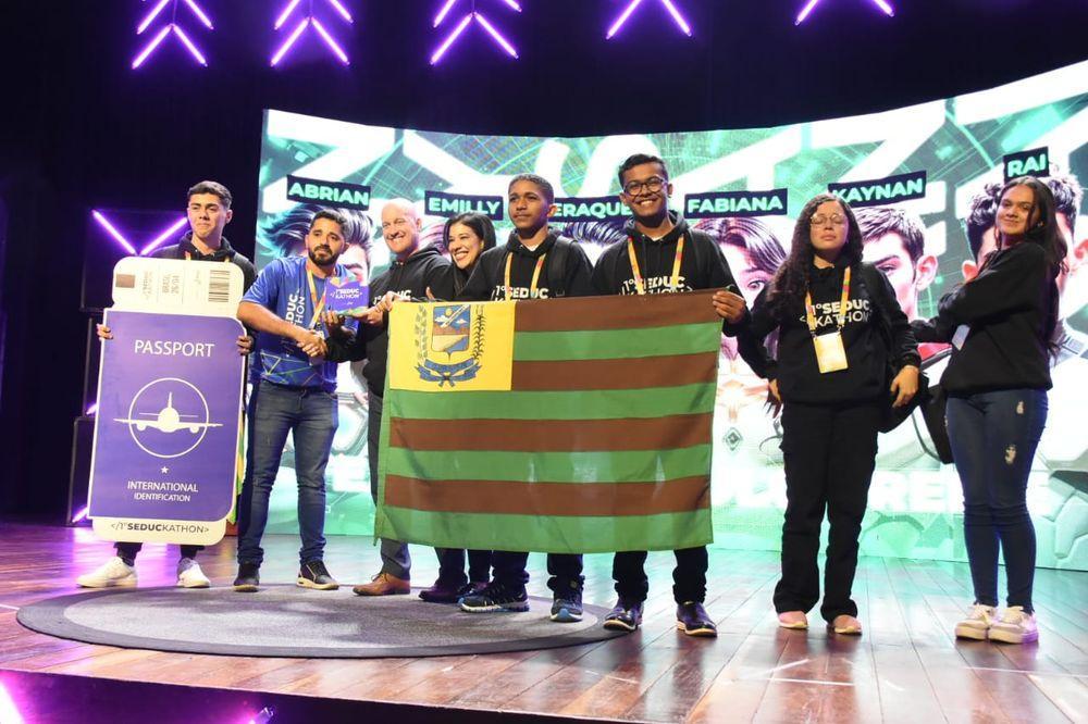 Alunos das equipes finalistas ganharam um intercâmbio internacional para os Estados Unidos e a Coréia do Sul