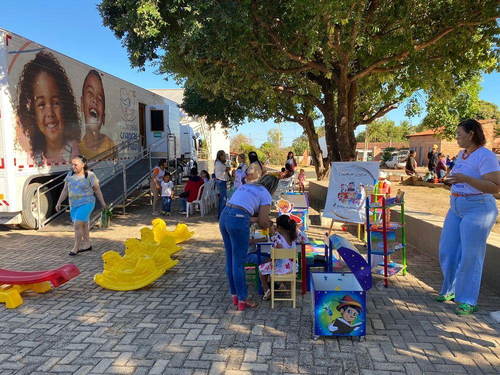 Carretina de Saúde na rua central de Sebastião Barros