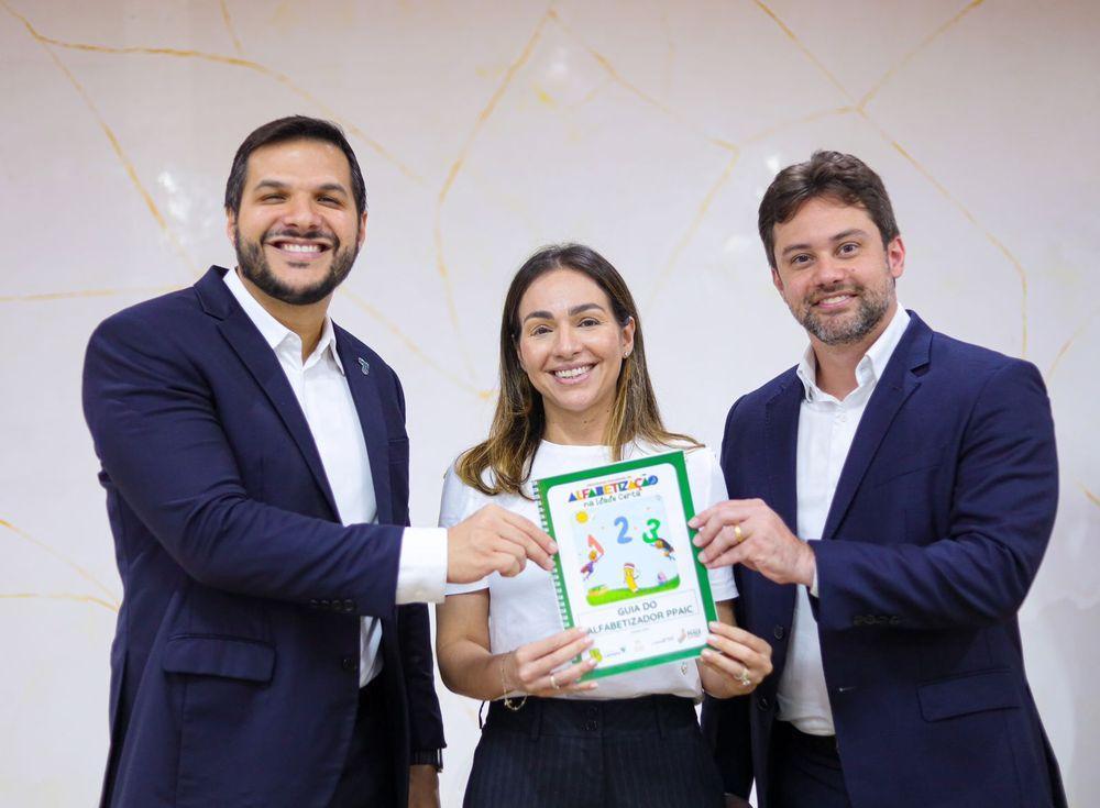 O secretário Washington Bandeira, a coordenadora do Pacto pelas Crianças, Isabel Fonteles, e o auditor do TCE, Gilson Soares