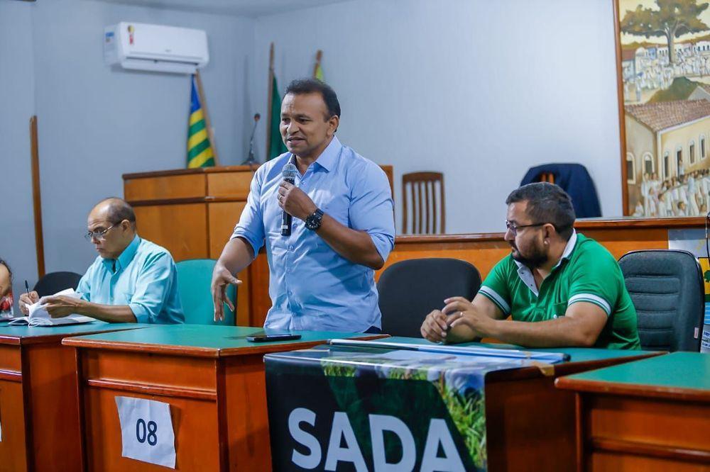 O secretário da Assistência Técnica e Defesa Agropecuária, Fábio Abreu, durante a entrega dos recursos