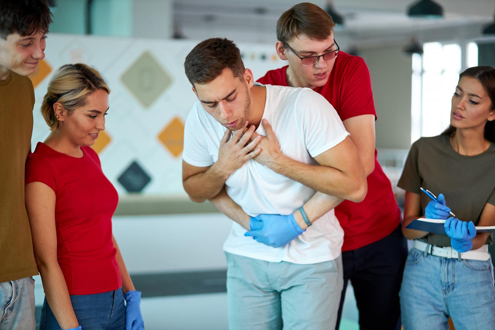 Lei institui campanha de conscientização sobre a manobra de Heimlich no Piauí