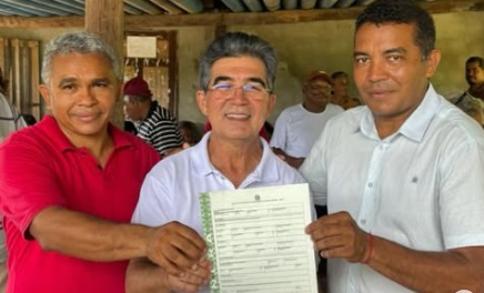 Deputado Limma acompanha entrega de títulos de terra em Porto e Miguel Alves