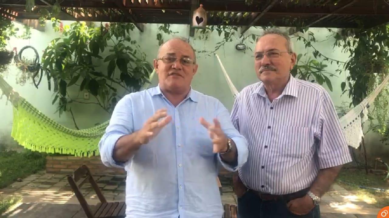 Os irmãos Antônio José Lira e Átila Lira durante confraternização