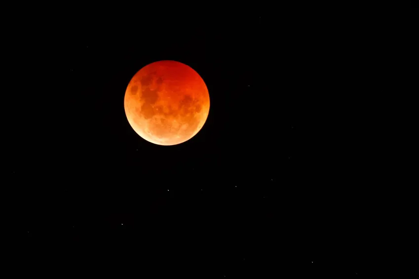 "Lua de Sangue" será o primeiro eclipse lunar de 2026; saiba horários e como assistir