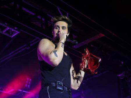 luan-santana-durante-show-no-villa-country