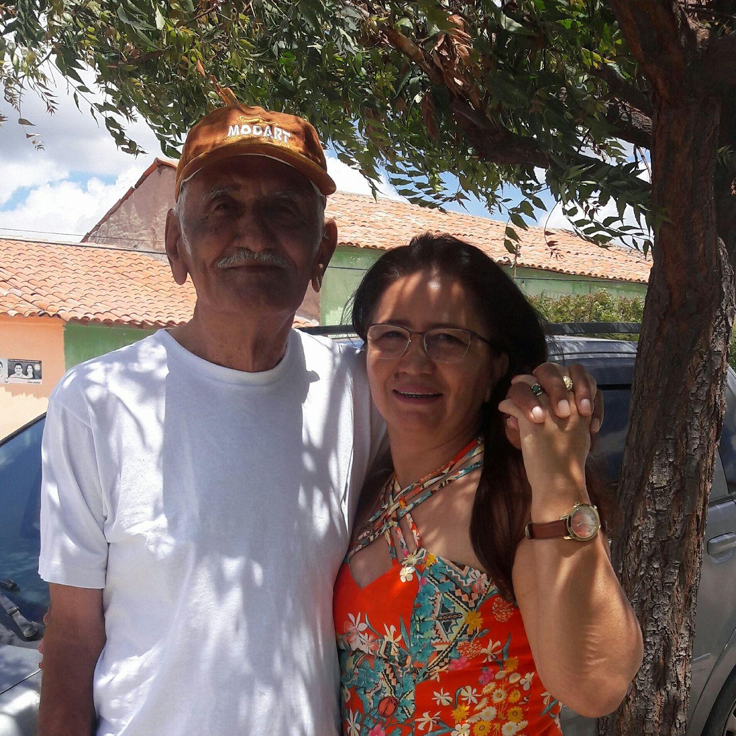 Senhor Chico Amélio ao lado de sua filha, Lucia Lacerda, vice-prefeita de Pimenteiras
