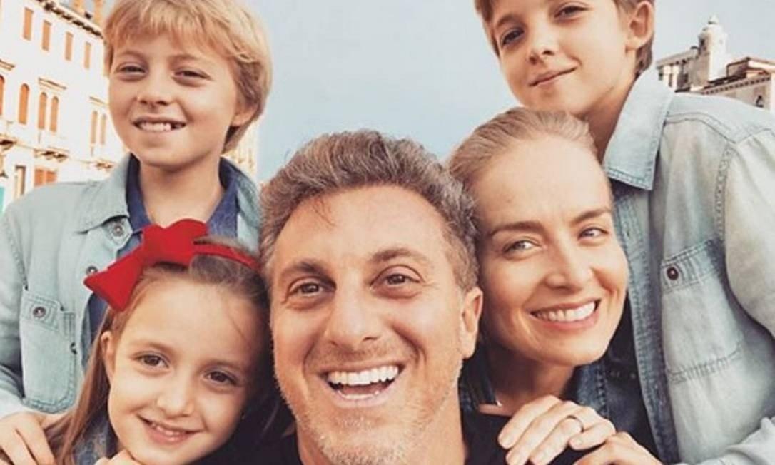 Luciano Huck e Angélica com os filhos: Joaquim (direita), Benício e Eva