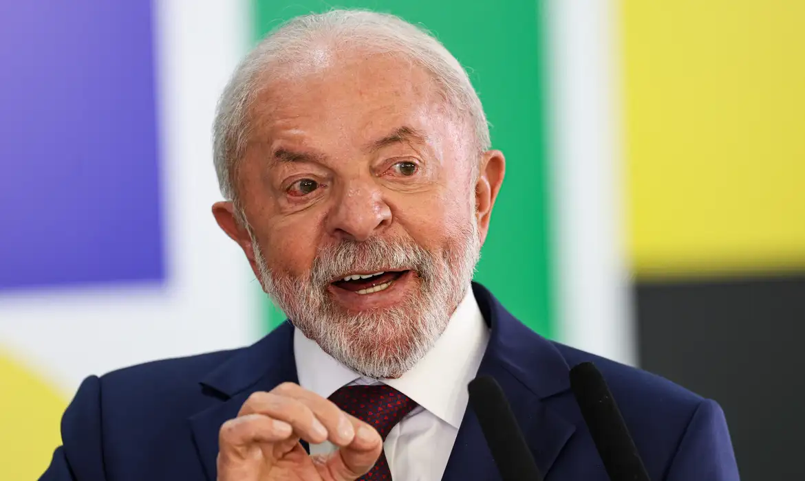 Lula veta penduricalhos que abriria "supersalários" na Câmara, no Senado e no TCU