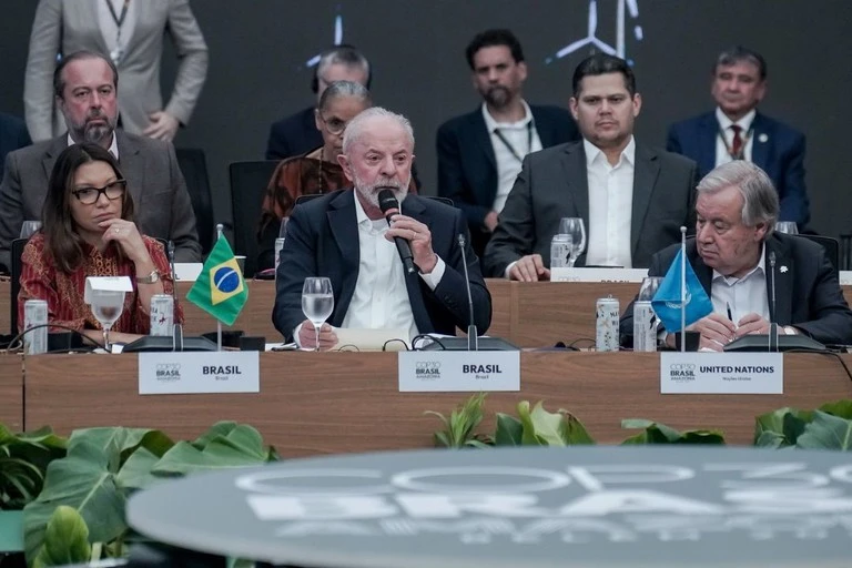 Lula ressaltou que o mundo ainda está longe de cumprir plenamente os objetivos do Acordo de Paris