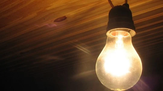 Conta de energia continua com cobrança extra no mês de outubro, mas com redução em relação ao mês de setembro