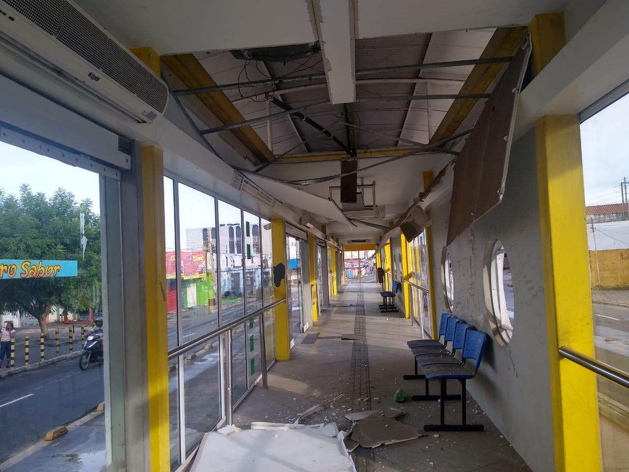 Estação de passageiros no bairro Macaúba