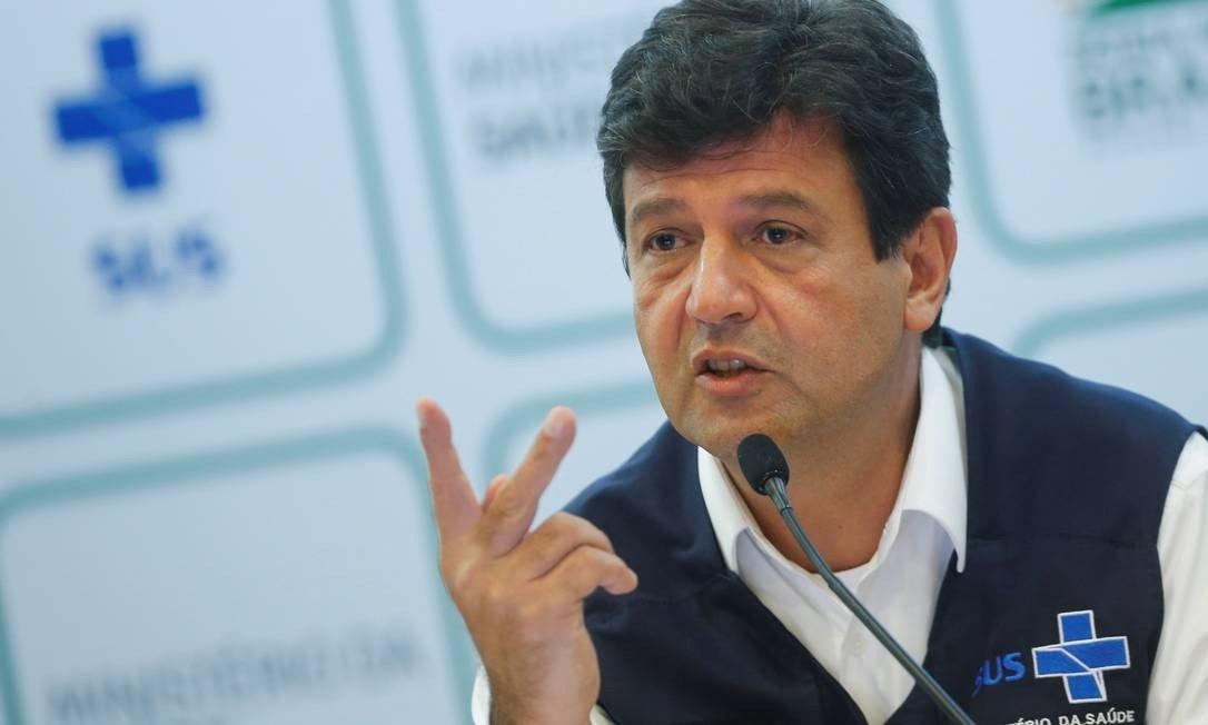 O Ministro da Saúde que usa o colete do SUS em suas entrevistas