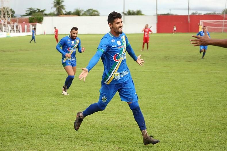 Piauiense: Manoel 'mita', marca quatro vezes e Altos vence 4 de Julho