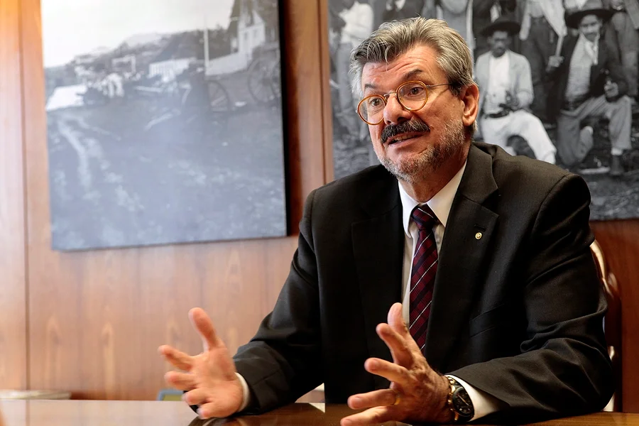 Ministro Marco Buzzi é afastado após denúncia de assédio sexual contra jovem de 18 anos