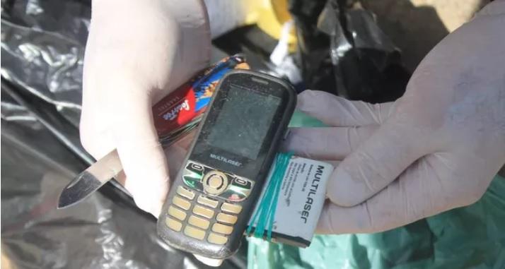 Celular apreendido durante operação policial