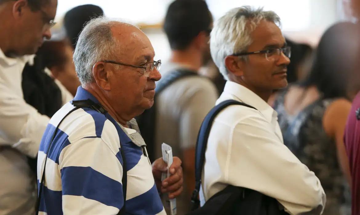 A idade cronológica avança com o tempo, mas a idade biológica, que reflete o estado de saúde do corpo