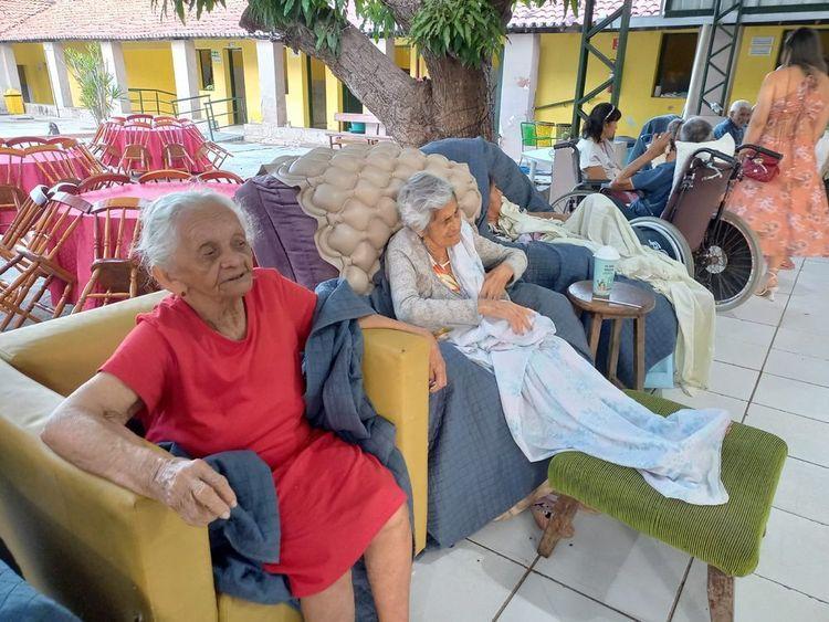 Idosos precisam de tratamento adequado